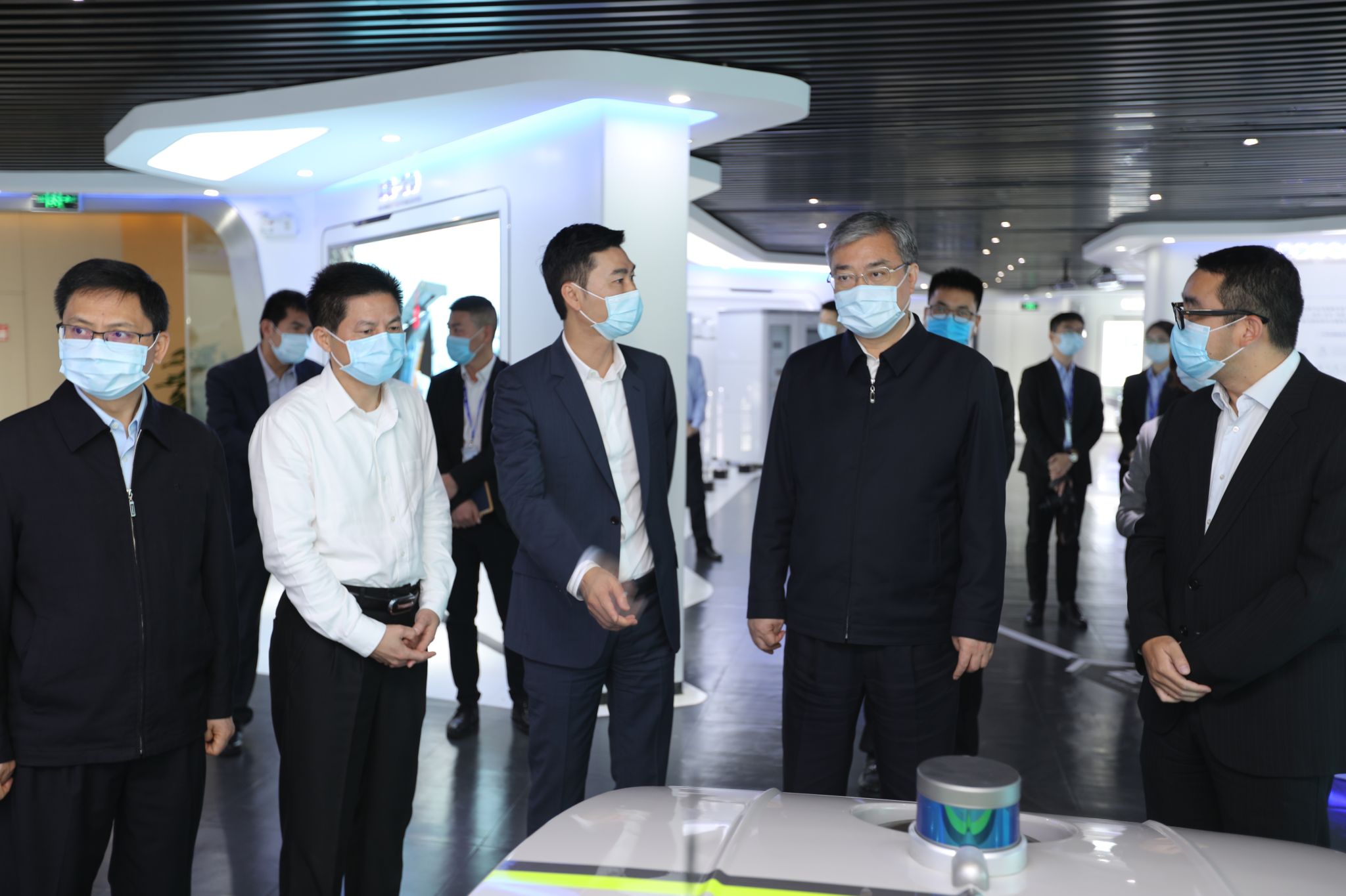 佛山市委书记鲁毅调研今年会环境，鼓励企业再接再厉创新高